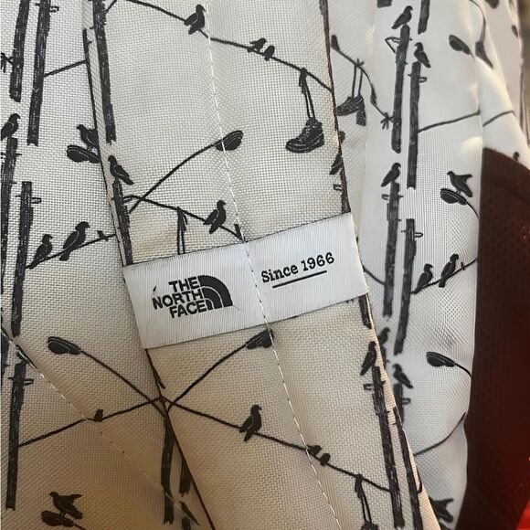 The North Face wise guy vintage bird on a wire printed /sequoia red backpack - Picture 5 of 14